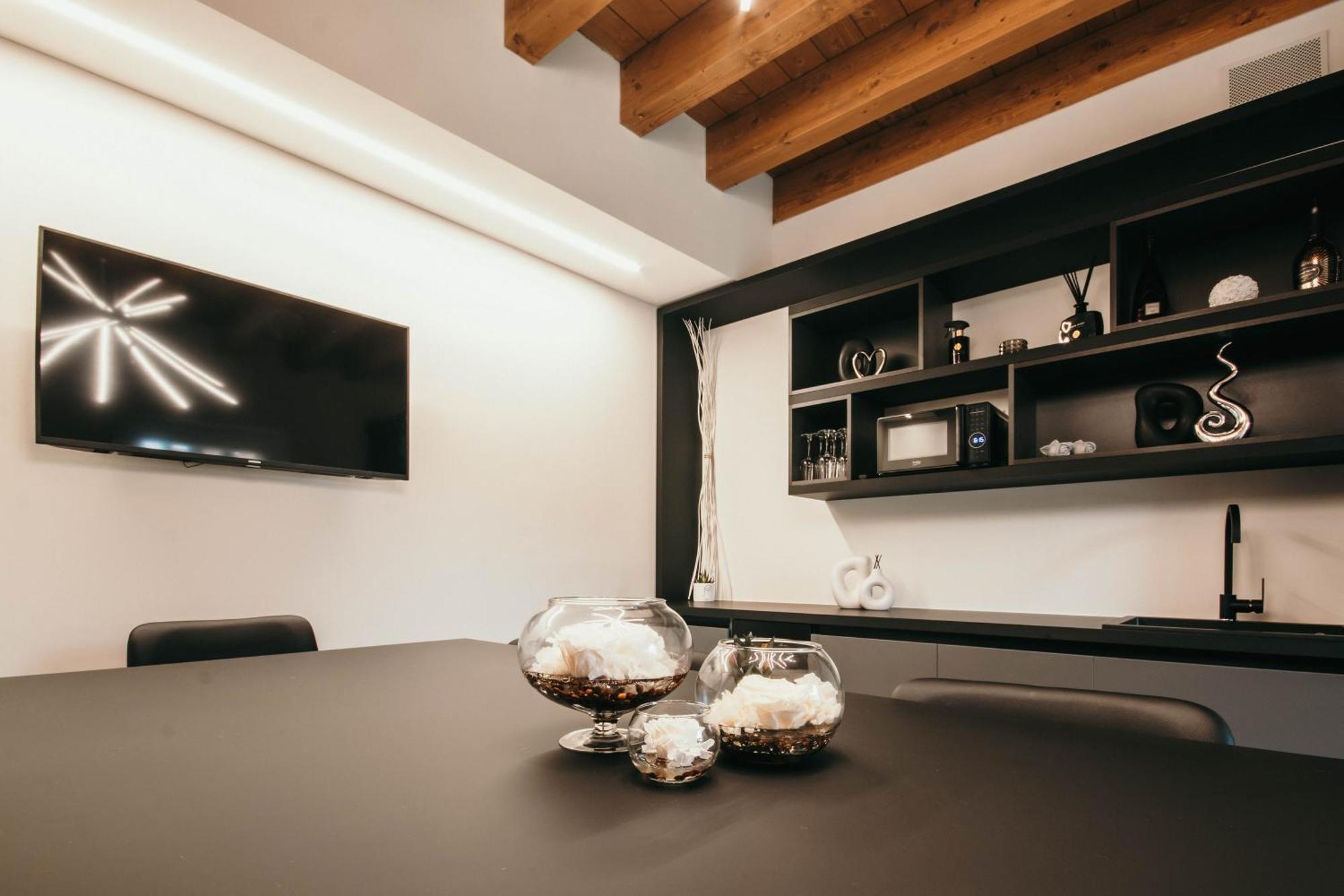 Gio Leo Guest House Lesa Luaran gambar